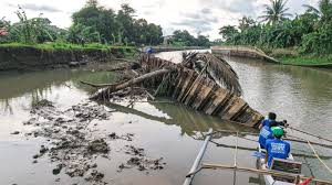 Bongbong Marcos in the Crossroad of History: Political Change, Flood Control and Corruption